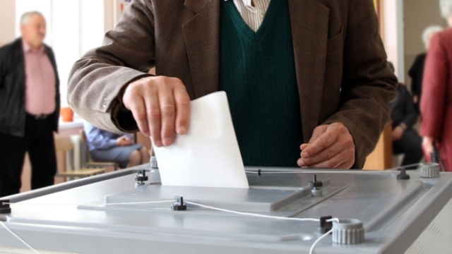 В Мариуполе и Красноармейске стартовали выборы